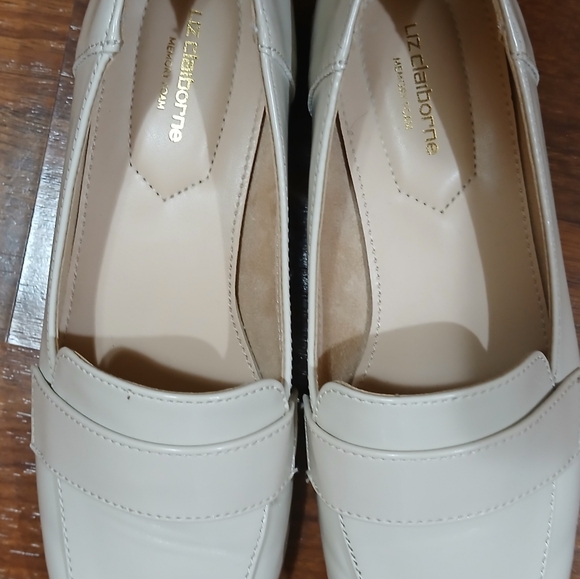 Liz Claiborne Women's Beige Loafers - Picture 4 of 4
